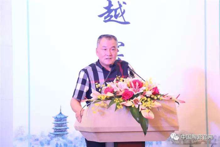 浙江楠宋瓷业有限公司董事长郑建平发表讲话